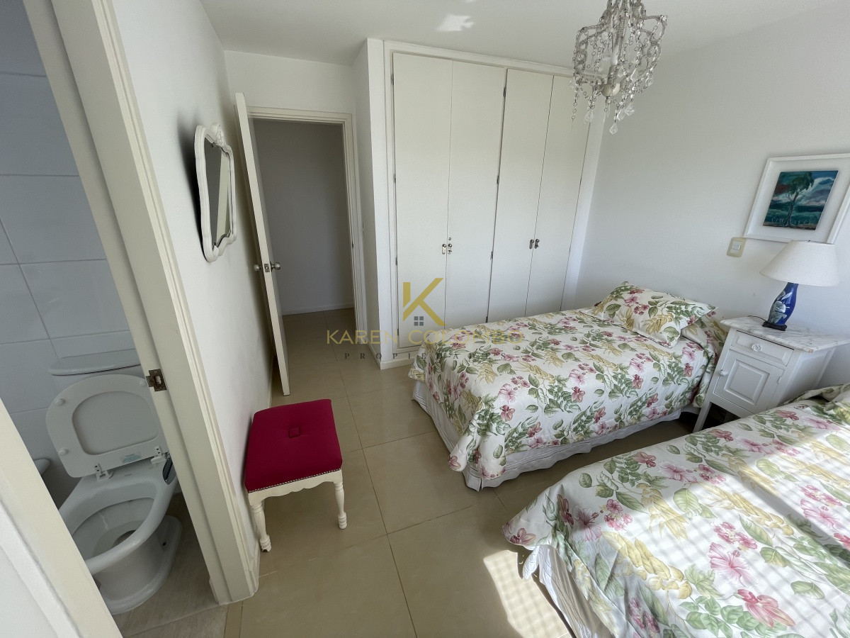 Apartamento ID.21094769 - Amplio Apartamento de 3 dormitorios + dependencia a 100 metros Del Mar