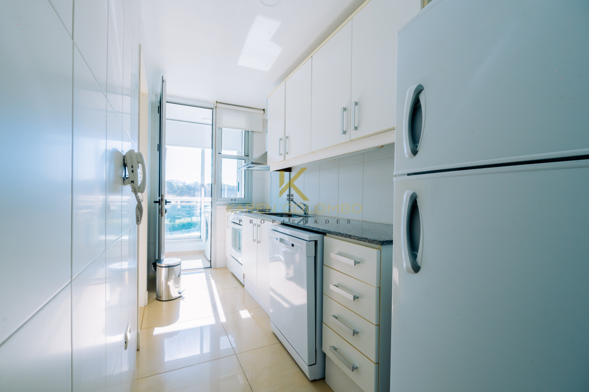 Apartamento ID.21094769 - Amplio Apartamento de 3 dormitorios + dependencia a 100 metros Del Mar