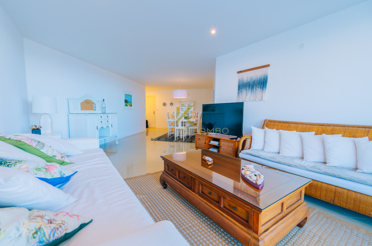 Apartamento ID.21094769 - Amplio Apartamento de 3 dormitorios + dependencia a 100 metros Del Mar