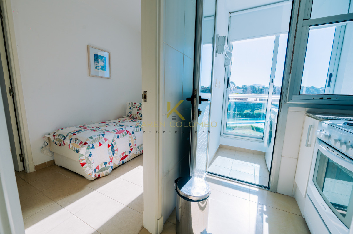 Apartamento ID.21094769 - Amplio Apartamento de 3 dormitorios + dependencia a 100 metros Del Mar