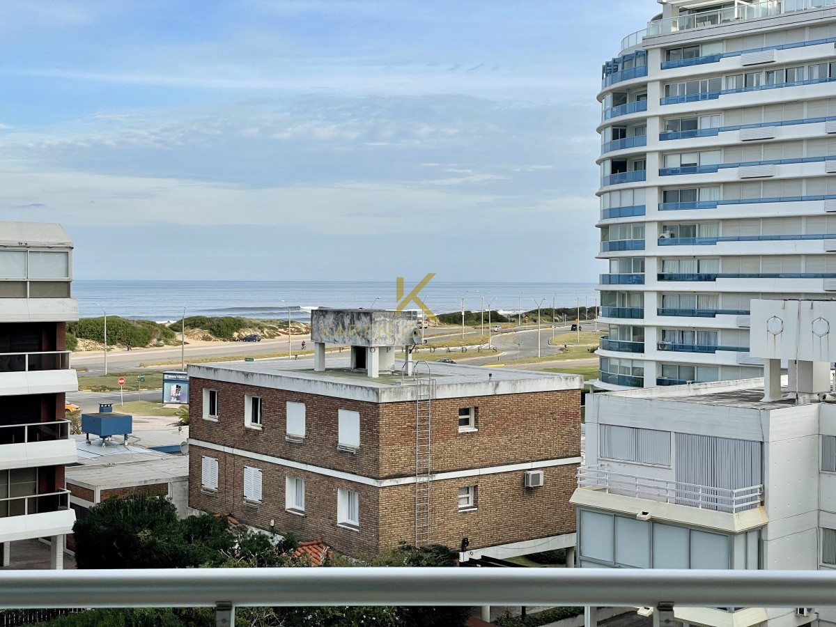 Apartamento ID.21094769 - Amplio Apartamento de 3 dormitorios + dependencia a 100 metros Del Mar