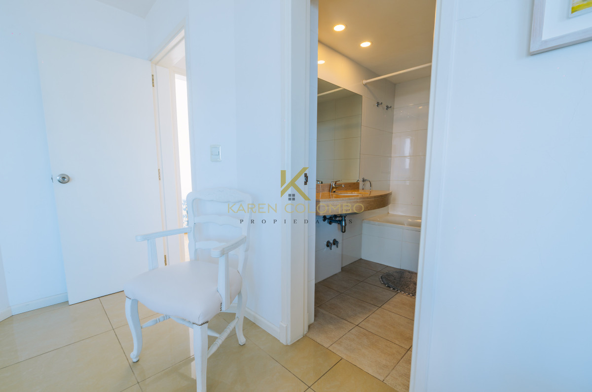 Apartamento ID.21094769 - Amplio Apartamento de 3 dormitorios + dependencia a 100 metros Del Mar