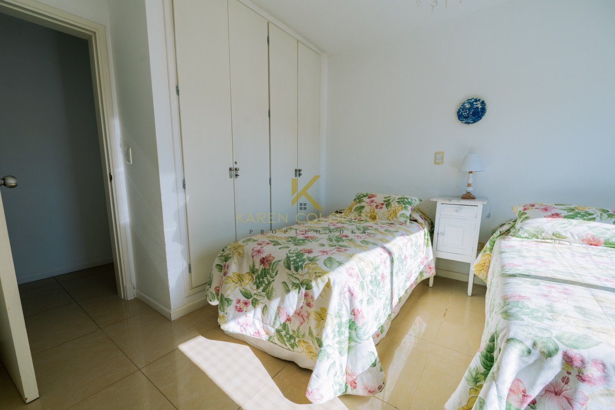 Apartamento ID.21094769 - Amplio Apartamento de 3 dormitorios + dependencia a 100 metros Del Mar