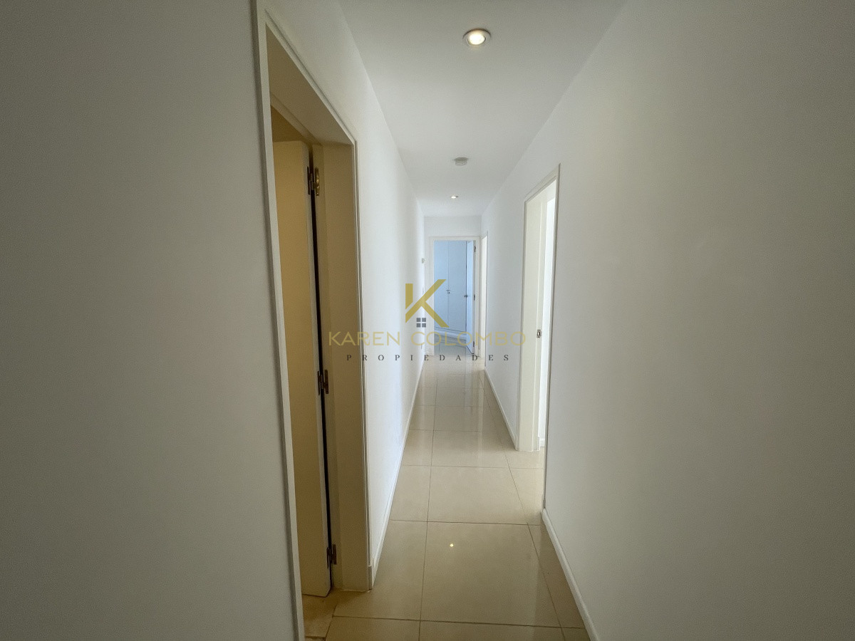 Apartamento ID.21094769 - Amplio Apartamento de 3 dormitorios + dependencia a 100 metros Del Mar