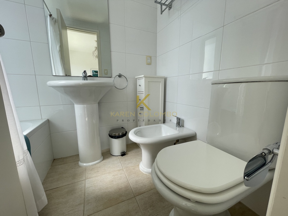 Apartamento ID.21094769 - Amplio Apartamento de 3 dormitorios + dependencia a 100 metros Del Mar