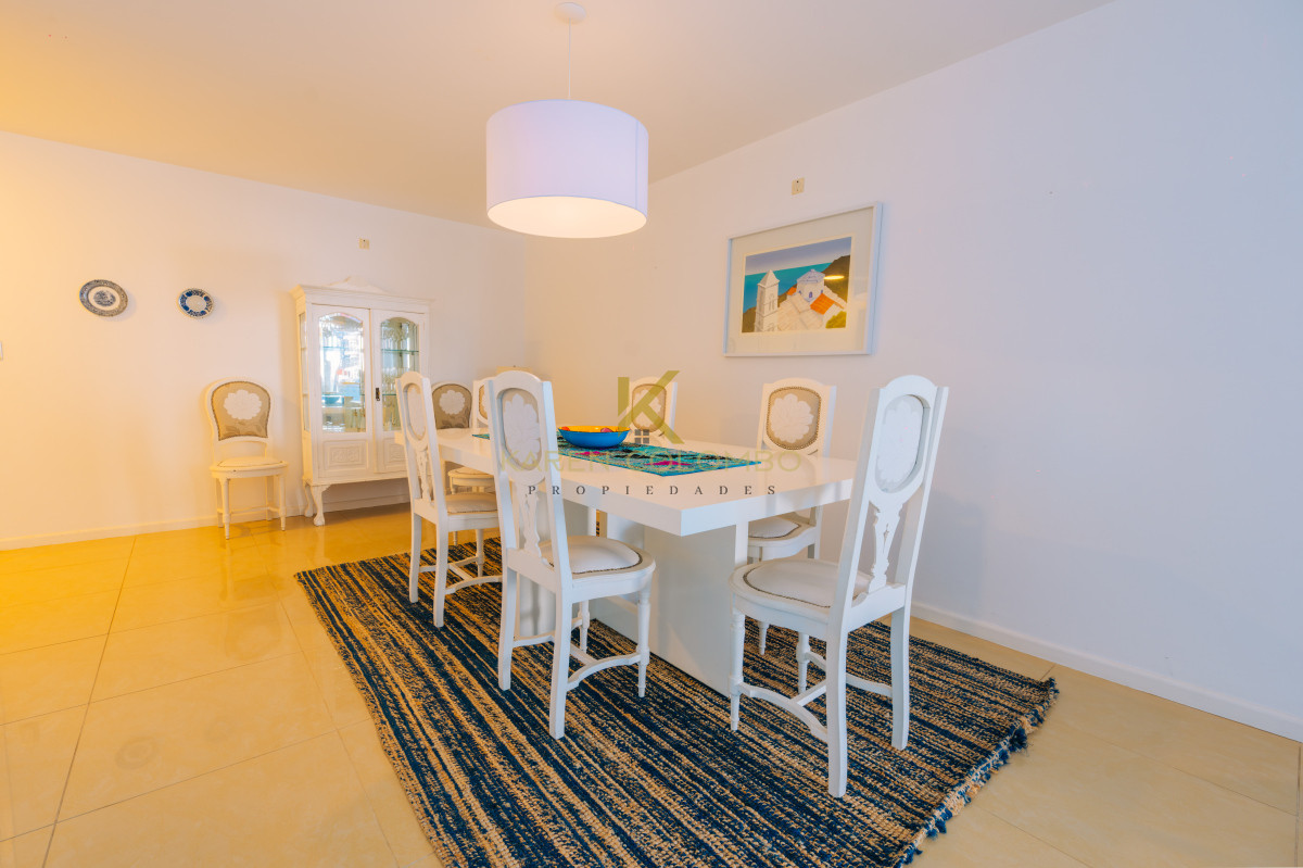 Apartamento ID.21094769 - Amplio Apartamento de 3 dormitorios + dependencia a 100 metros Del Mar