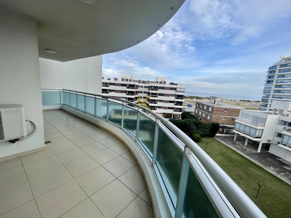 Apartamento ID.21094769 - Amplio Apartamento de 3 dormitorios + dependencia a 100 metros Del Mar
