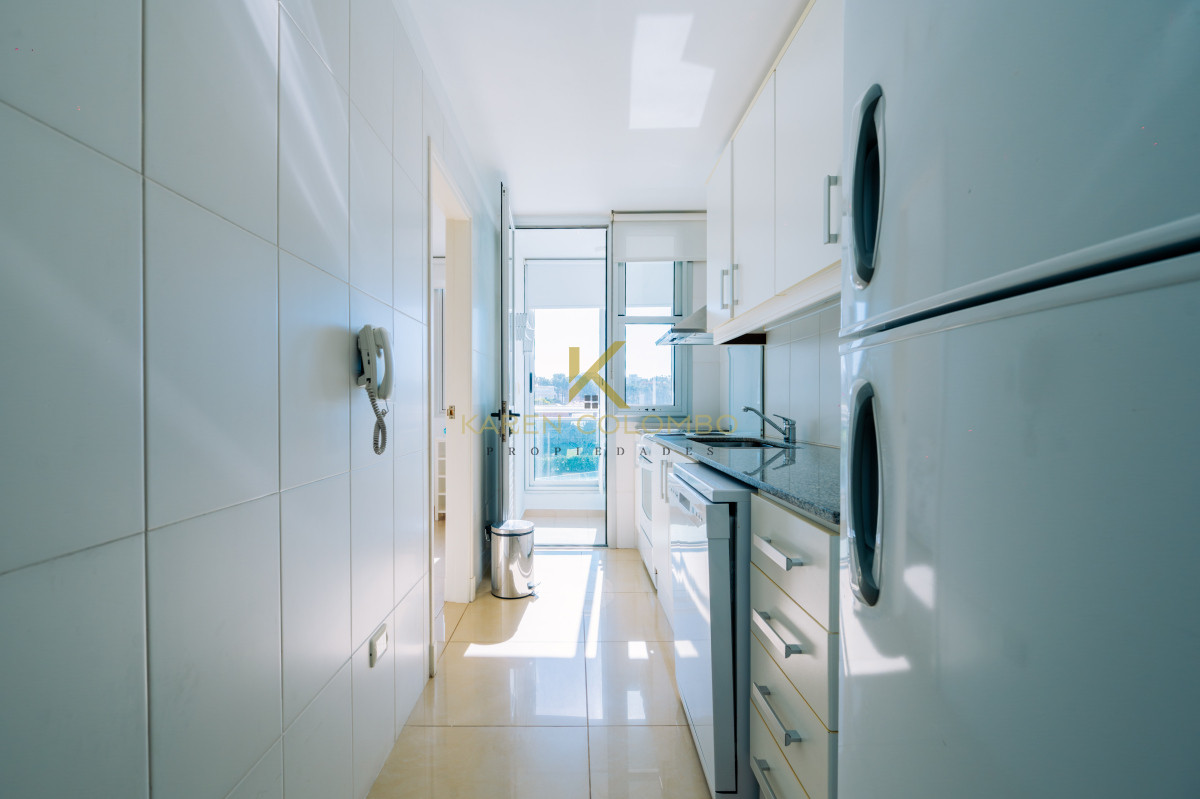 Apartamento ID.21094769 - Amplio Apartamento de 3 dormitorios + dependencia a 100 metros Del Mar