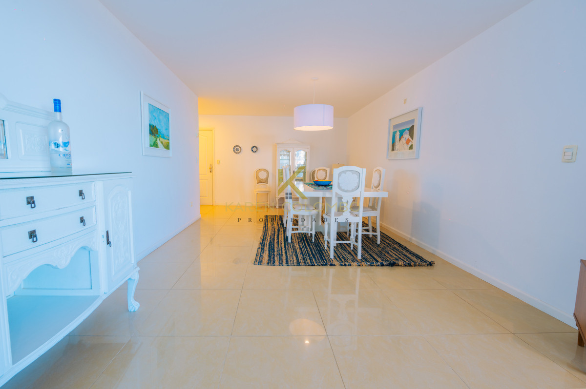 Apartamento ID.21094769 - Amplio Apartamento de 3 dormitorios + dependencia a 100 metros Del Mar