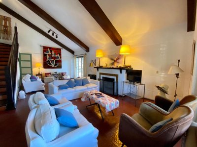 en venta y alquiler, casa con gran jardín y excelente ubicación . - nlv220923c