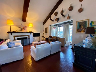 en venta y alquiler, casa con gran jardín y excelente ubicación . - nlv220923c