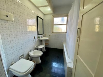 en venta y alquiler, casa con gran jardín y excelente ubicación . - nlv220923c