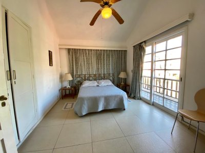 en venta y alquiler, casa con gran jardín y excelente ubicación . - nlv220923c