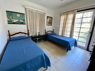 en venta y alquiler, casa con gran jardín y excelente ubicación . - nlv220923c