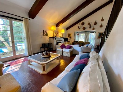 en venta y alquiler, casa con gran jardín y excelente ubicación . - nlv220923c