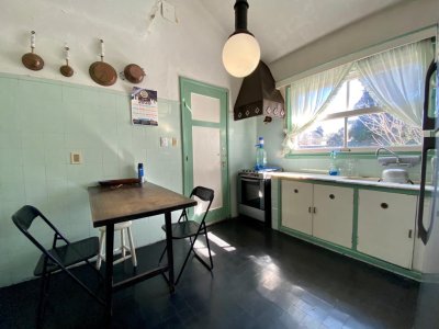 en venta y alquiler, casa con gran jardín y excelente ubicación . - nlv220923c