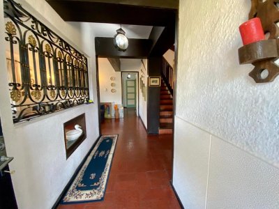 en venta y alquiler, casa con gran jardín y excelente ubicación . - nlv220923c