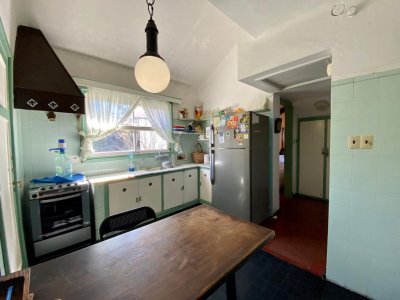 en venta y alquiler, casa con gran jardín y excelente ubicación . - nlv220923c