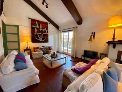 en venta y alquiler, casa con gran jardín y excelente ubicación . - nlv220923c