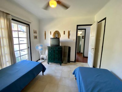 en venta y alquiler, casa con gran jardín y excelente ubicación . - nlv220923c