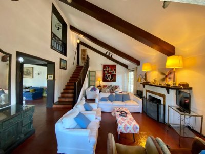 en venta y alquiler, casa con gran jardín y excelente ubicación . - nlv220923c