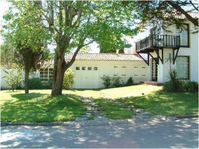 en venta y alquiler, casa con gran jardín y excelente ubicación . - nlv220923c