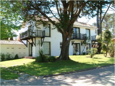 en venta y alquiler, casa con gran jardín y excelente ubicación . - nlv220923c