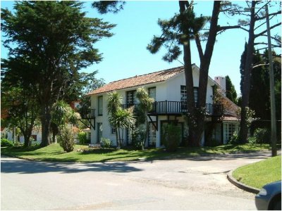 en venta y alquiler, casa con gran jardín y excelente ubicación . - nlv220923c