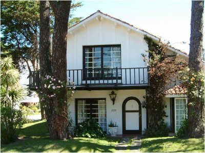 en venta y alquiler, casa con gran jardín y excelente ubicación . - nlv220923c