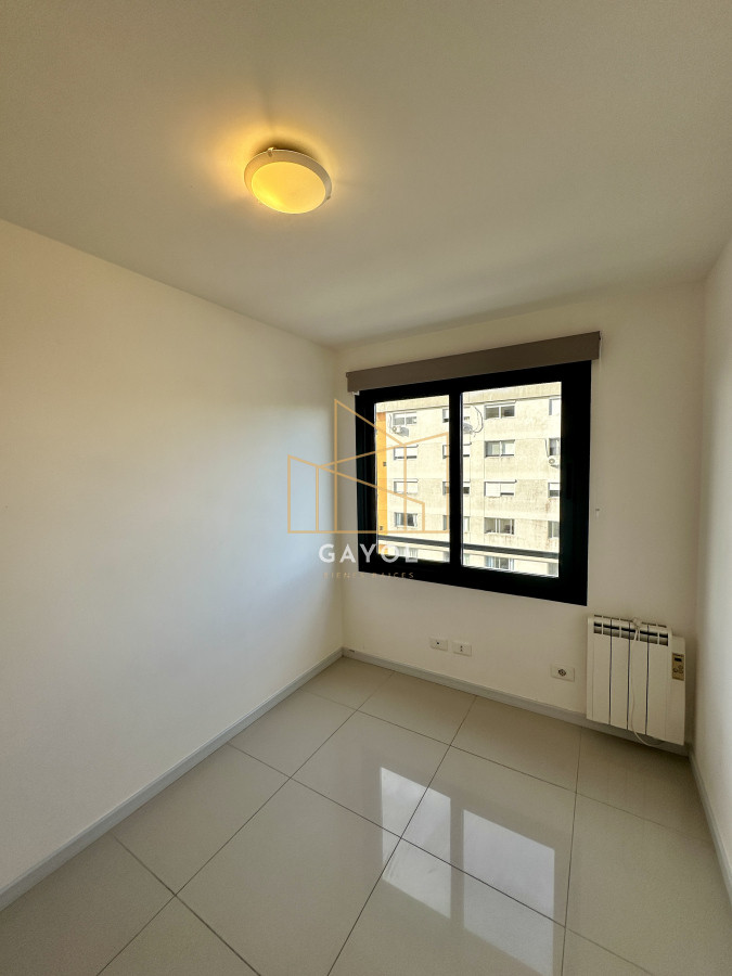 Apartamento ID.432 - Cómodo apartamento para vivienda u oficina en torre de categoría en Maldonado
