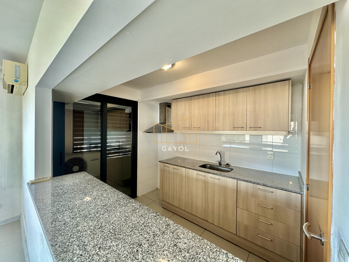 Apartamento ID.432 - Cómodo apartamento para vivienda u oficina en torre de categoría en Maldonado