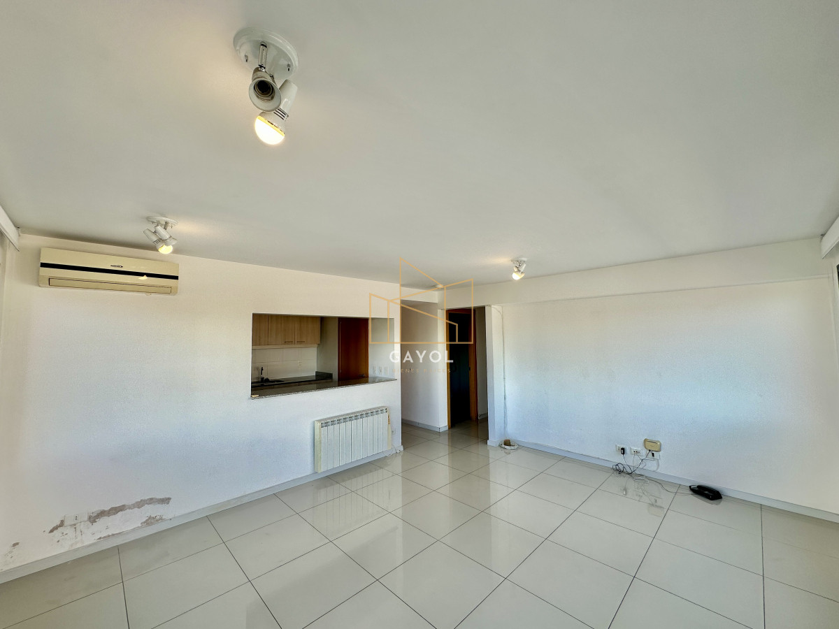 Apartamento ID.432 - Cómodo apartamento para vivienda u oficina en torre de categoría en Maldonado