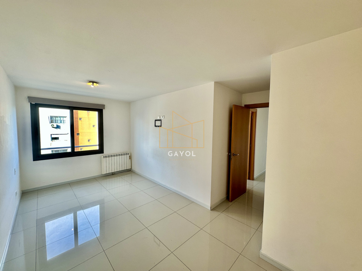 Apartamento ID.432 - Cómodo apartamento para vivienda u oficina en torre de categoría en Maldonado