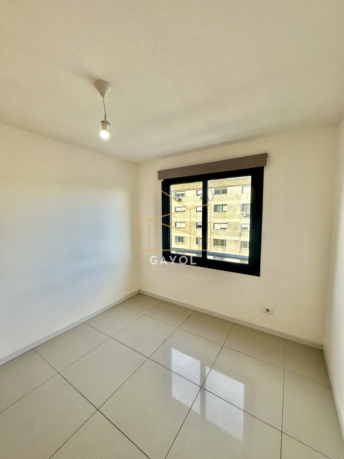 Apartamento ID.432 - Cómodo apartamento para vivienda u oficina en torre de categoría en Maldonado