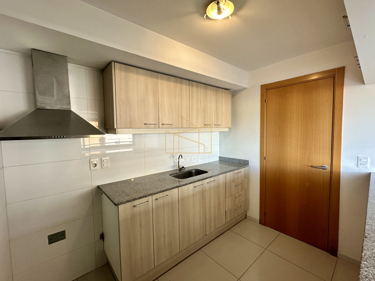 Apartamento ID.432 - Cómodo apartamento para vivienda u oficina en torre de categoría en Maldonado