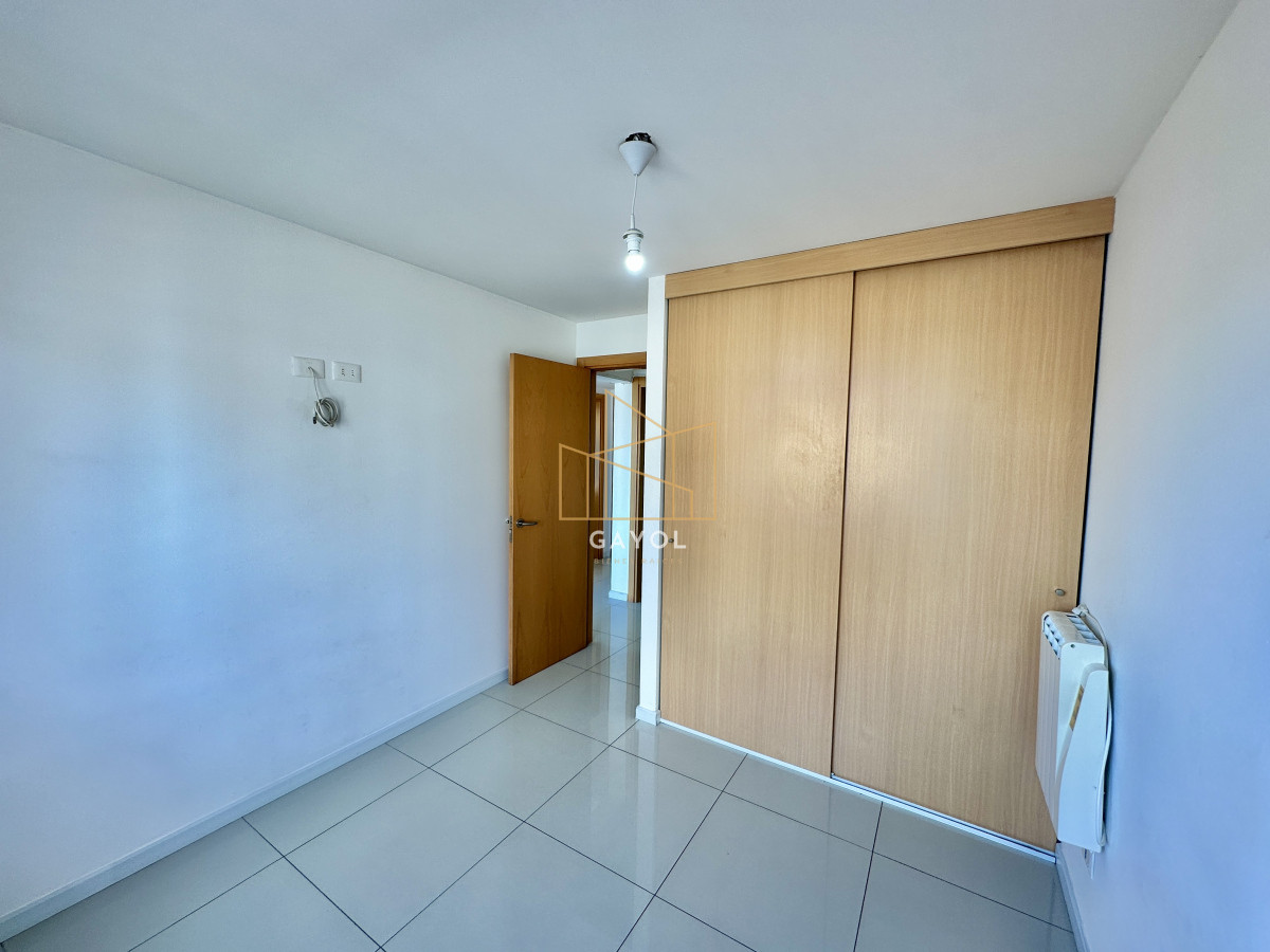 Apartamento ID.432 - Cómodo apartamento para vivienda u oficina en torre de categoría en Maldonado