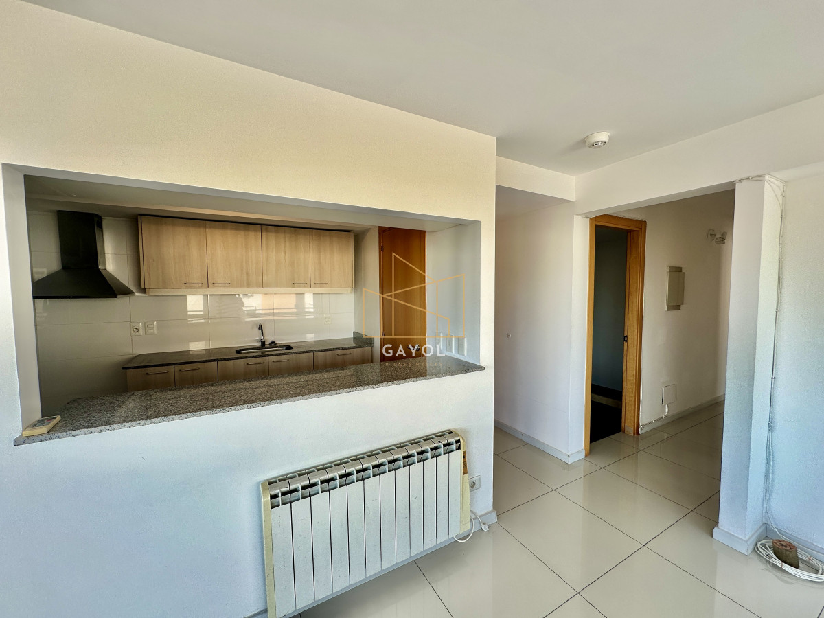 Apartamento ID.432 - Cómodo apartamento para vivienda u oficina en torre de categoría en Maldonado