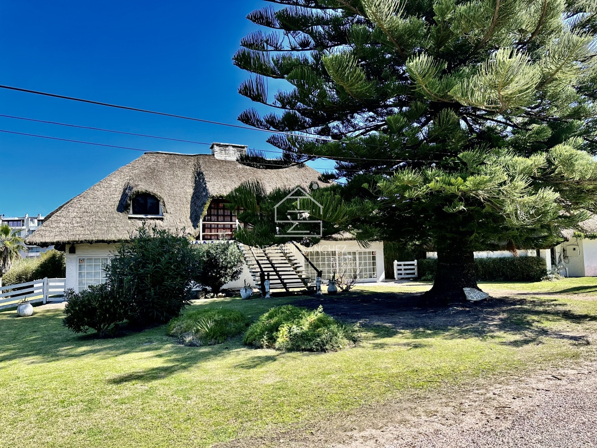 Casa ID.1528 - Casa con pileta a 1 cuadra de la Playa Ideal familias grandes