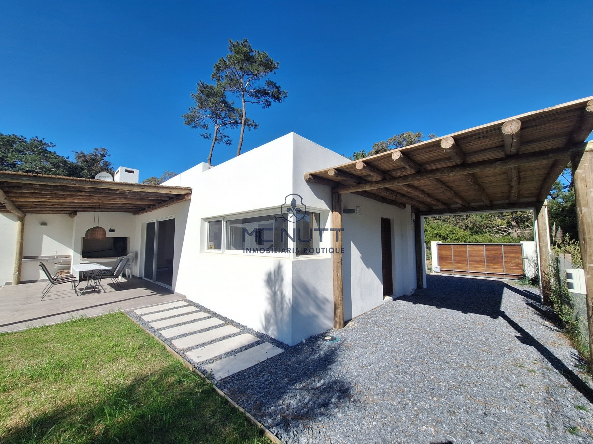 Casa ID.886/ - Casa a estrenar en la barra con piscina para la venta