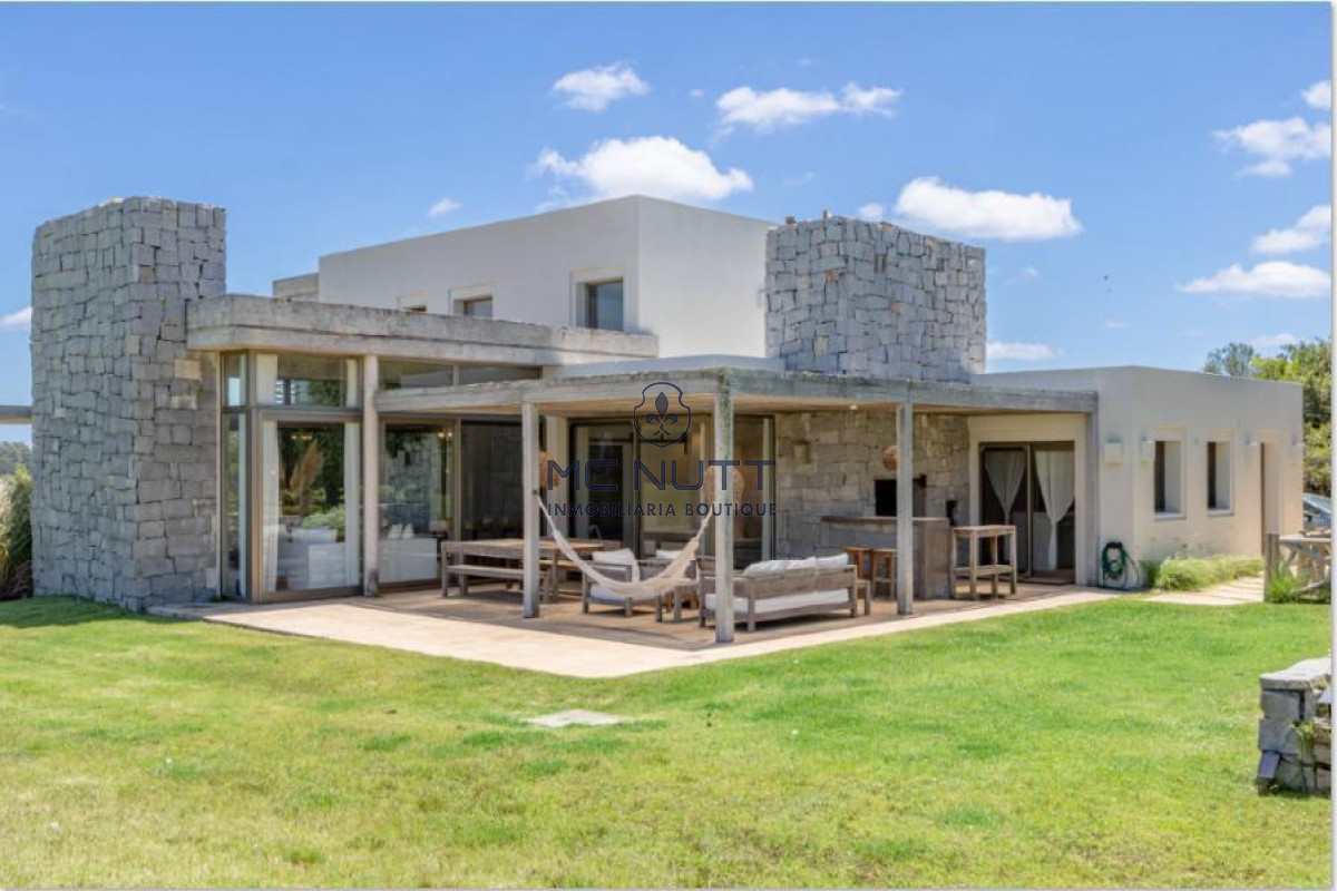 Casa ID.413/ - Hermosa casa en venta