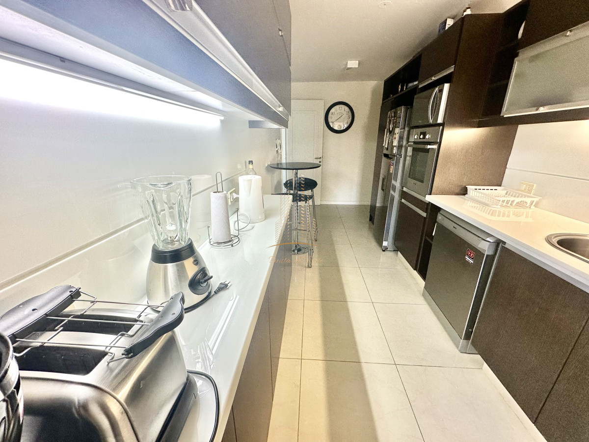 Apartamento ID.908 - Excelente apartamento en alquiler temporal en Punta del Este frente al mar 