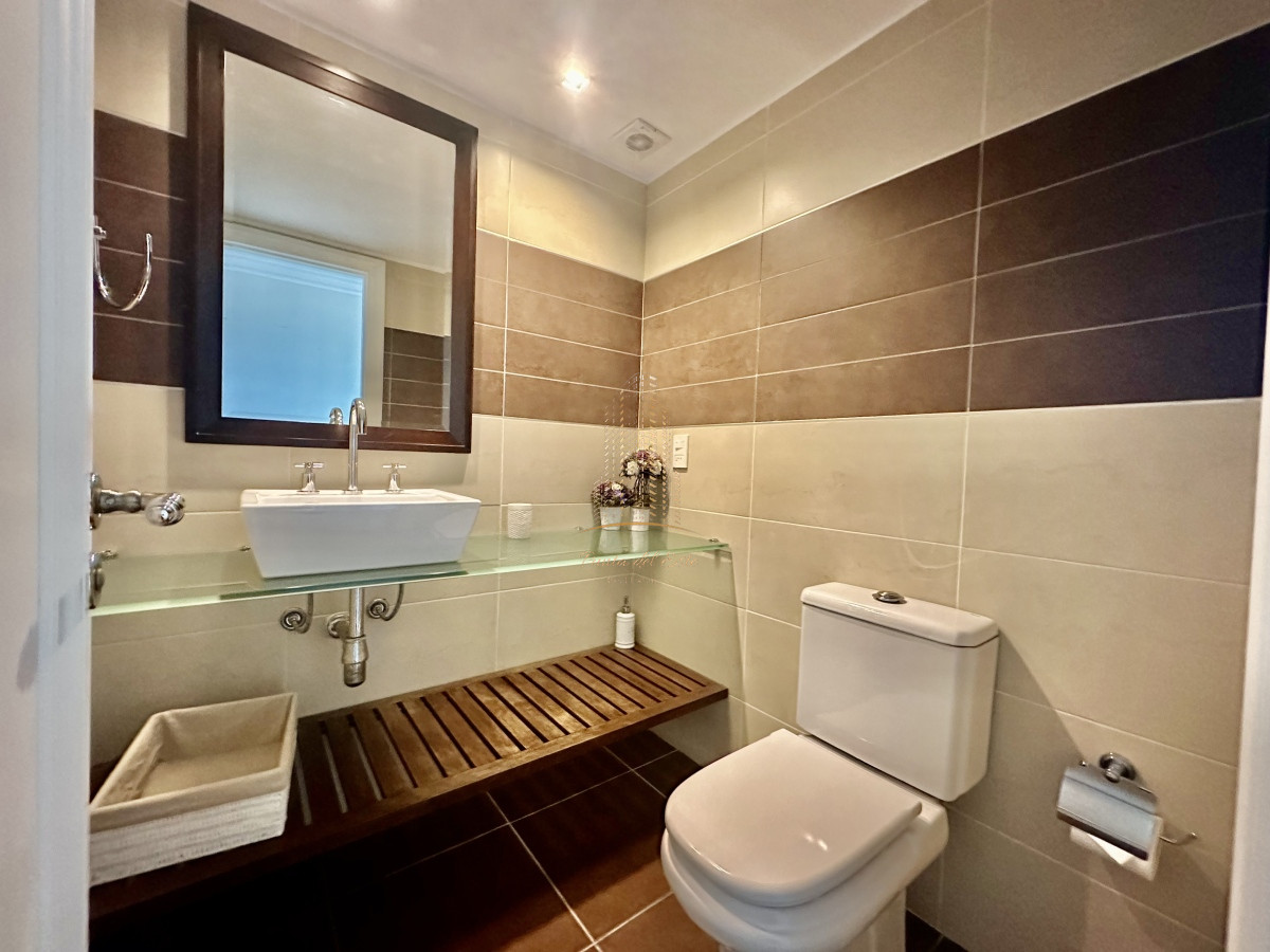 Apartamento ID.908 - Excelente apartamento en alquiler temporal en Punta del Este frente al mar 