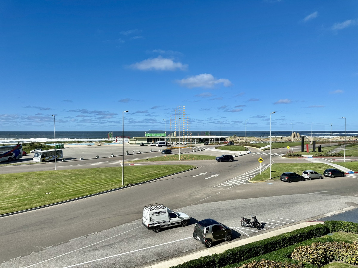 Apartamento ID.908 - Excelente apartamento en alquiler temporal en Punta del Este frente al mar 