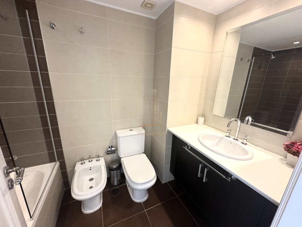 Apartamento ID.908 - Excelente apartamento en alquiler temporal en Punta del Este frente al mar 