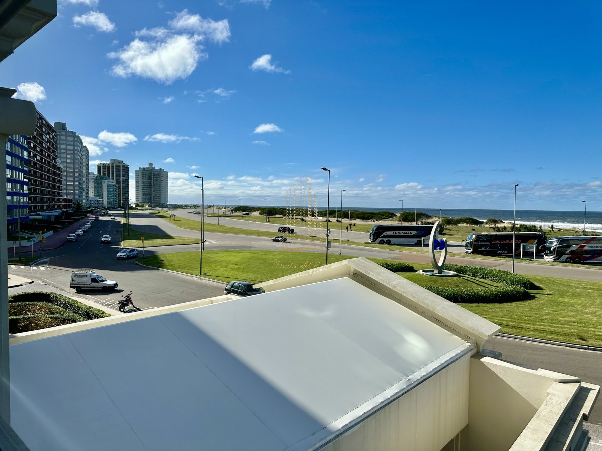 Apartamento ID.908 - Excelente apartamento en alquiler temporal en Punta del Este frente al mar 