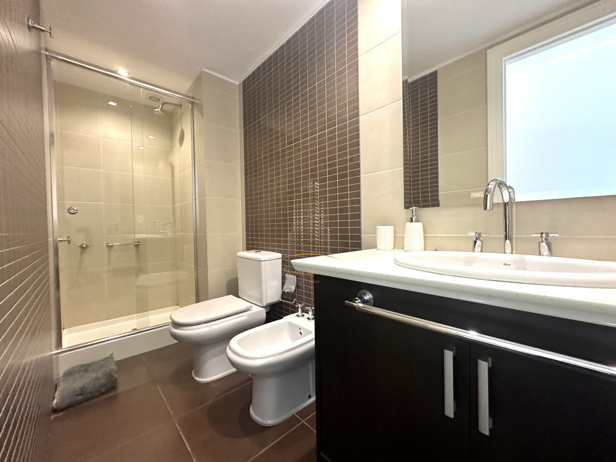 Apartamento ID.908 - Excelente apartamento en alquiler temporal en Punta del Este frente al mar 