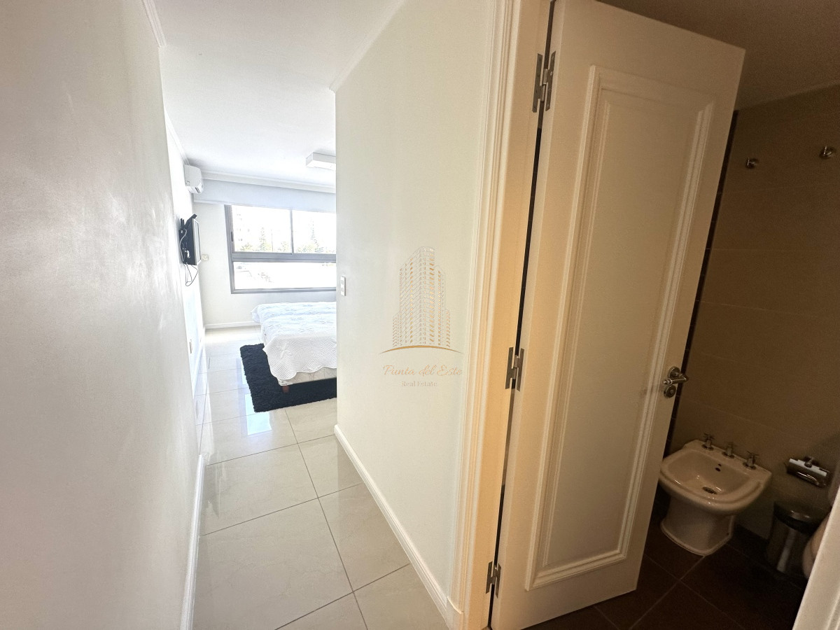 Apartamento ID.908 - Excelente apartamento en alquiler temporal en Punta del Este frente al mar 