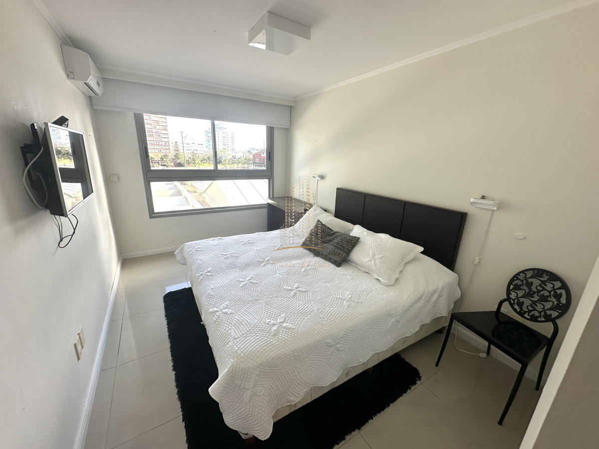 Apartamento ID.908 - Excelente apartamento en alquiler temporal en Punta del Este frente al mar 