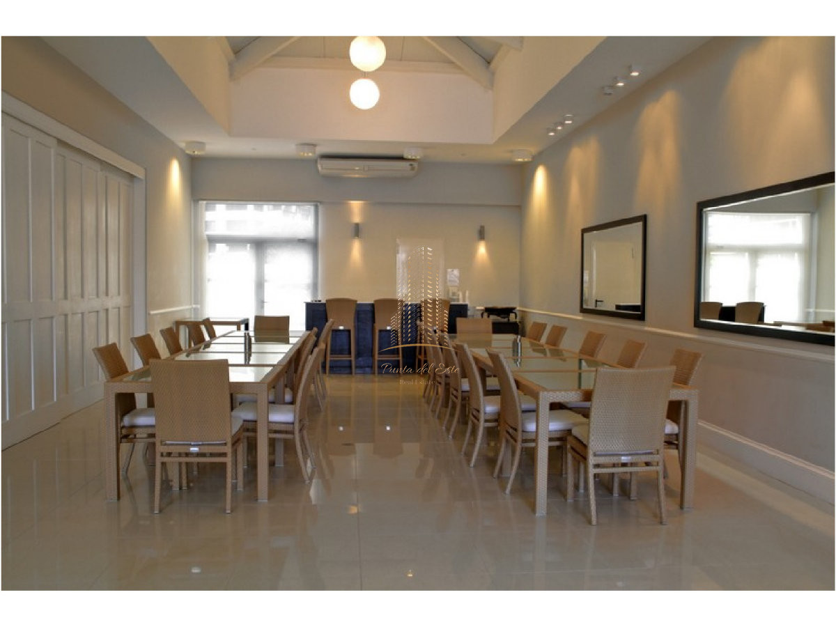 Apartamento ID.908 - Excelente apartamento en alquiler temporal en Punta del Este frente al mar 