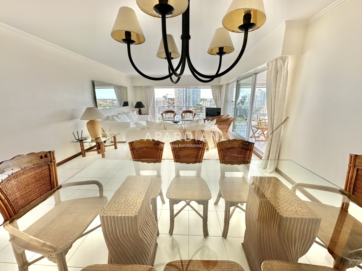 Apartamento ID.21096931 - Amplia planta a pasos del mar en Playa Brava